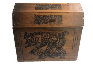 1980's CIRCUS Ringling Bros Barnum And Bailey Circus Box WITH Souvenirs