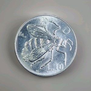 1974 San Marino 10 Lire Coin - Aluminum - FAO Honey Bee - Towers with Feathers