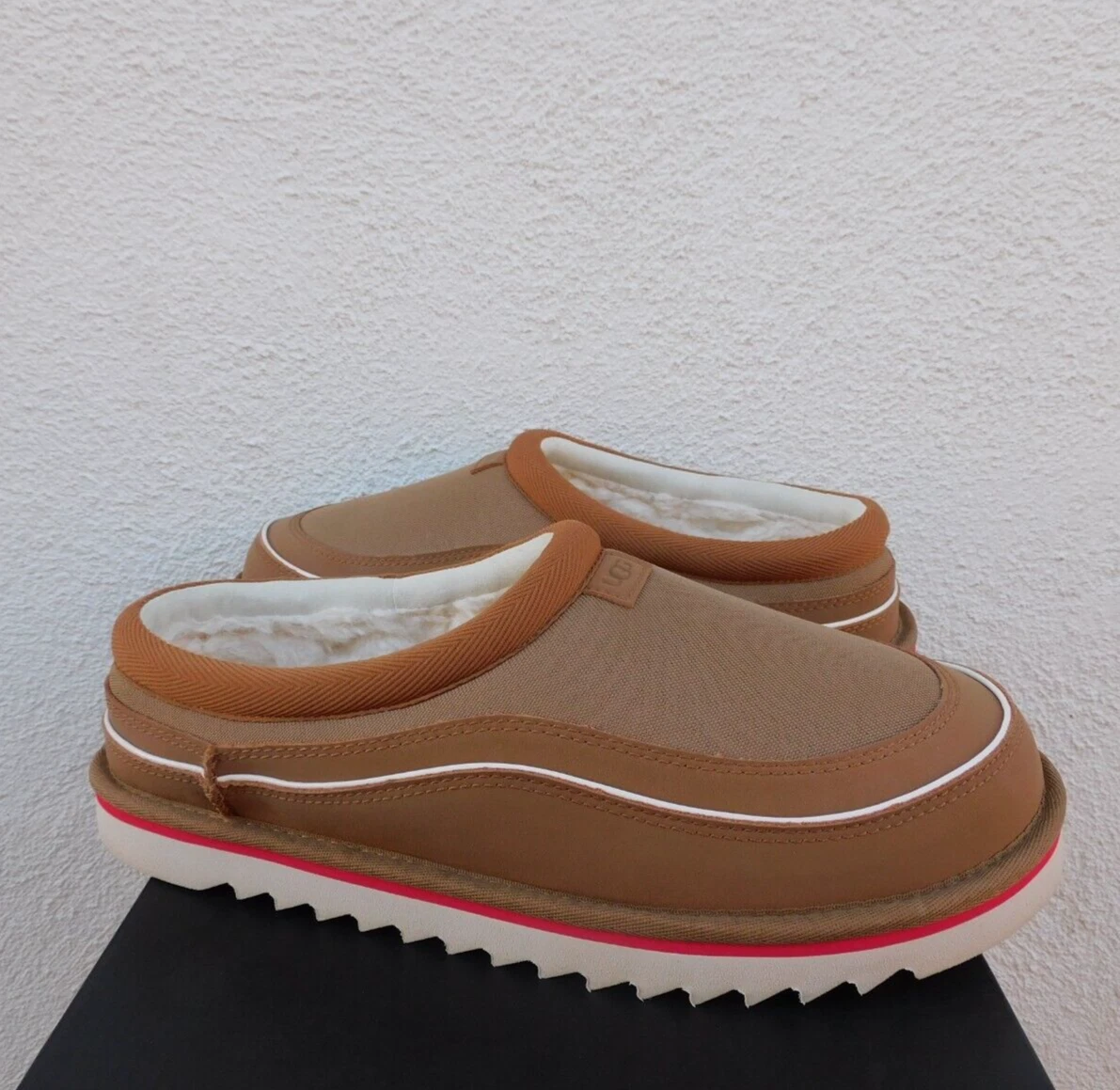 UGG Slippers Men display picture 1