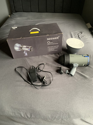 NEEWER Q300 300Ws 2.4G Outdoor Studio Strobe Flash - Slighty Used