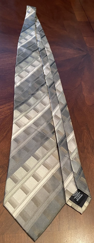 Corbata de cuello Van Heusen verde hecha a mano 100 % seda para hombre hecha en China Foto 3 de 4