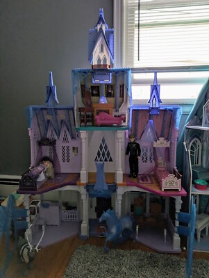 Frozen 2 Disney Ultimate Arendelle Castle with 5' Tall Moving