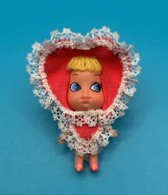 VTG 1968 LIDDLE KIDDLES LUVVY DUVVY VALENTINE HEART PIN MINI DOLL