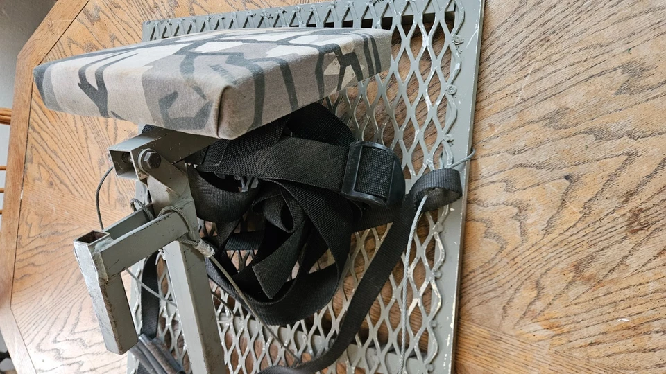 Vintage Heavy Duty Predator Tree Stand Hunting Platform, Deer Hunter's Collect - Image 4 of 4