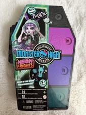 Monster High Twyla  Skulltimate Secrets Neon Frights Doll & Locker NEW