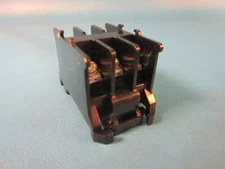 IDEC BA111T Terminal Block, 3 Pole, BA Series Terminal Block, 300V 15A