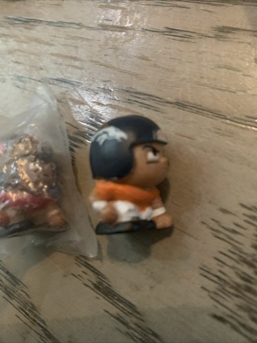 49ers, Bucs, BRONCOS NFL TEENYMATES RUNNING BACKS FIGURE - Picture 4 of 4