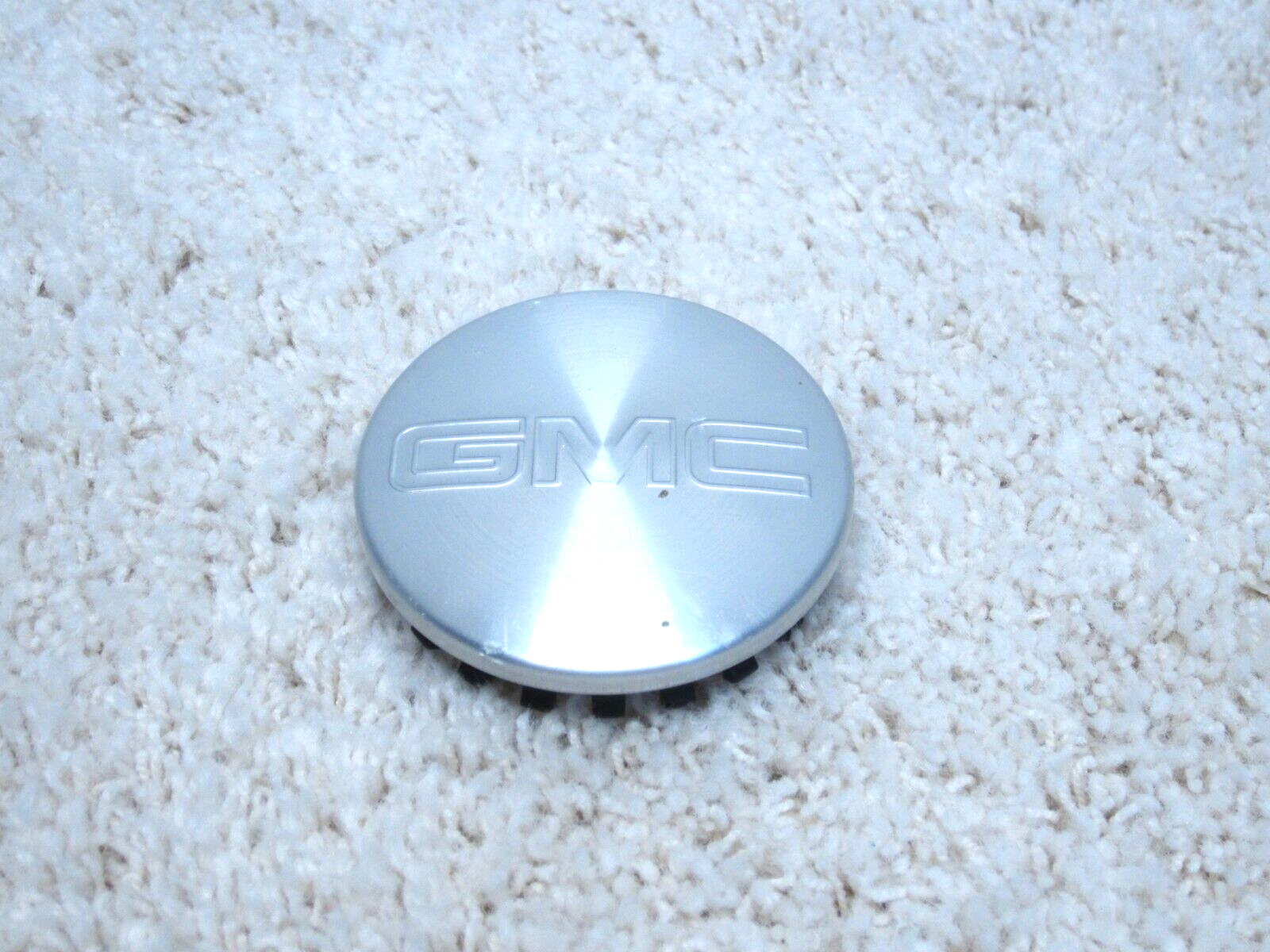 GMC SAVANA, SIERRA, YUKON OEM ALLOY WHEEL CENTER CAP 9595383 #2F-7