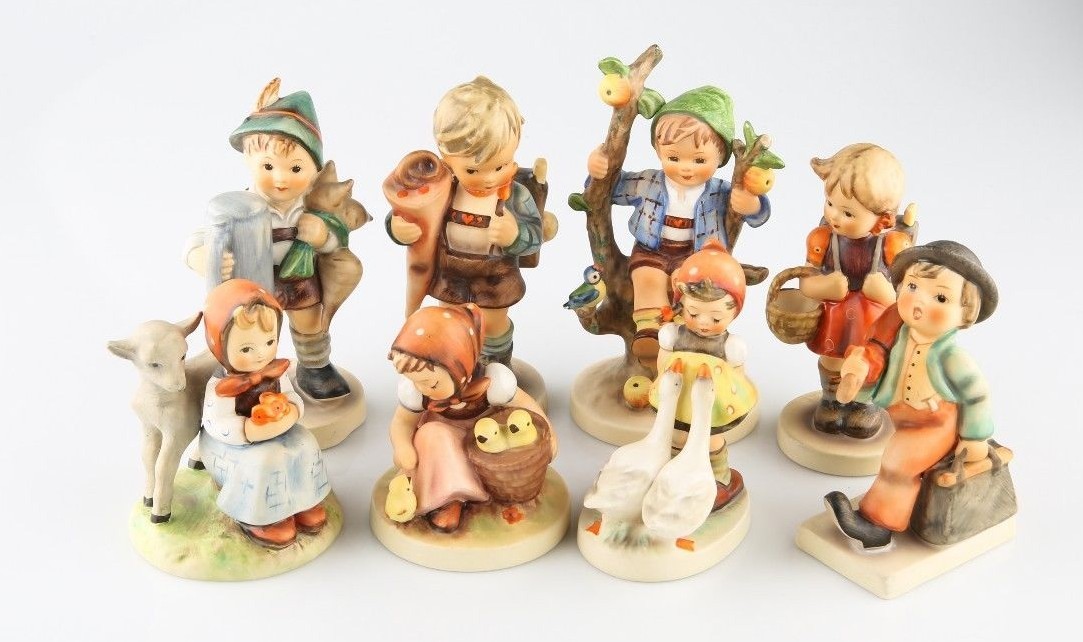 Goebel Hummel Gallery Collection 最新ニュース Hummel Goebel Smiling Through Umbrella Girl Figurine #408/0