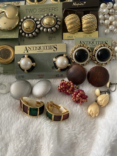 Lot Of 17 Vintage Clip On Earring Bundle - Picture 4 of 5