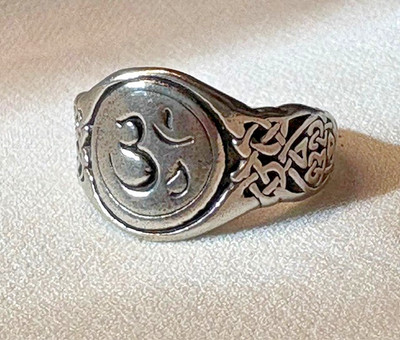 OM AUM Symbol Urschwingung mit Keltenband 925 Gr. 8 von JKL 465