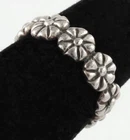 * LOVELY VINTAGE STERLING SILVER FLOWERS FLORAL BAND RING - Size 6.0