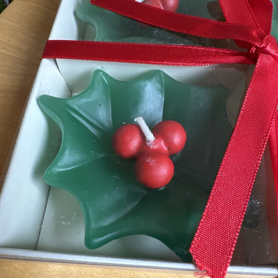 Juego en caja de 4 velas votivas flotantes navideñas acebo y bayas de Navidad ETIQUETA '99 Foto 4 de 4