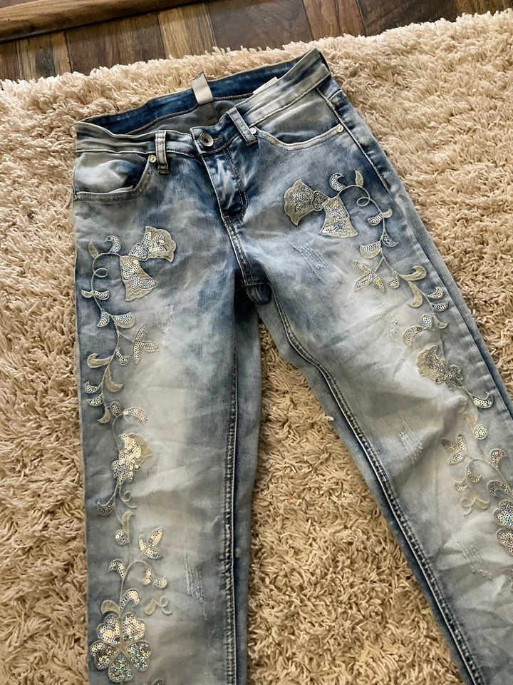 4-2025 DENIM SIZE SMALL SPARLES AND DESIGNED-SKINNY JEANS - Image 2 of 4