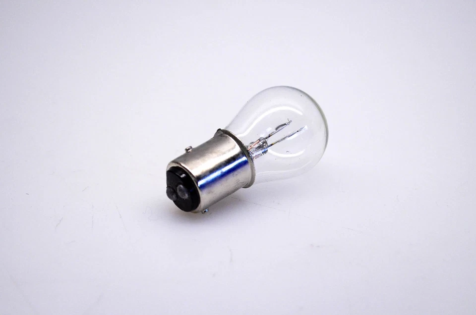 Eiko 1157, 1034 Auto Bombilla Parada Girar Cola Estacionamiento Nuevo de Lote Antiguo Foto 2 de 3