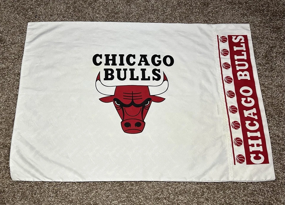 Funda de almohada cubierta deportiva NBA baloncesto Chicago Bulls estándar (30” x 20” pulgadas) Foto 3 de 4