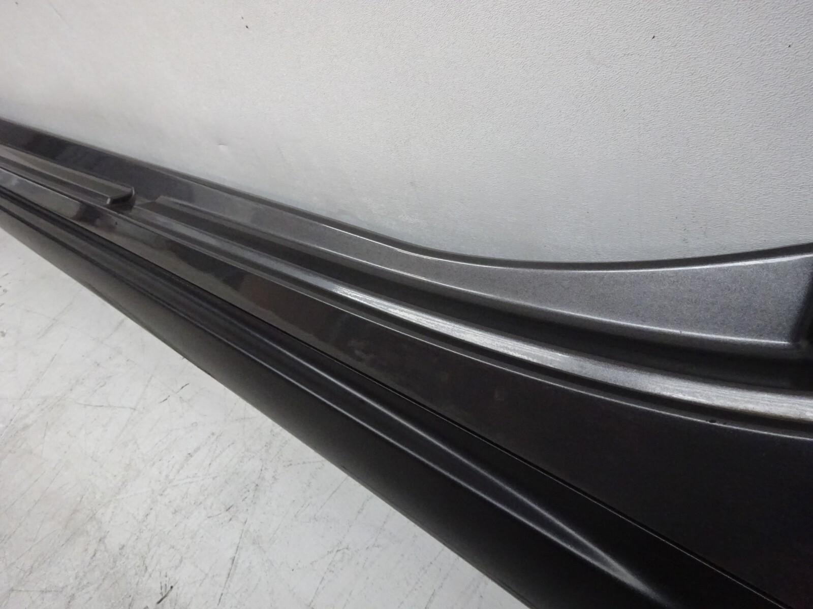 2014-2017 Maserati Ghibli Left Rocker Skirt Molding Trim Panel Gray OEM DE240259