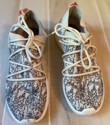ADIDAS Ultimamotion running cloudfoam white grey dust  shoes size 8.5 women's