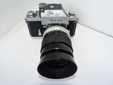 Nikon F Camera, Chrome Photomic  finder 35mm SLR with NIKKOR Q 135/2.8 lens.READ