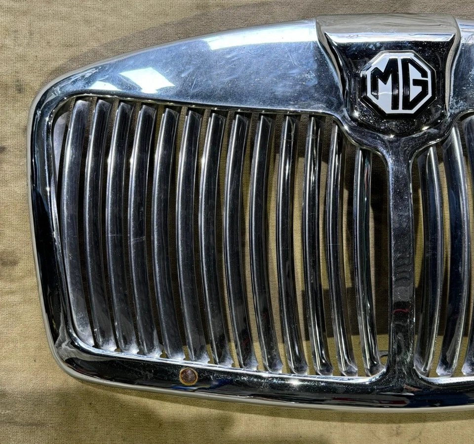 Parrilla cromada MG - MGA Foto 2 de 4