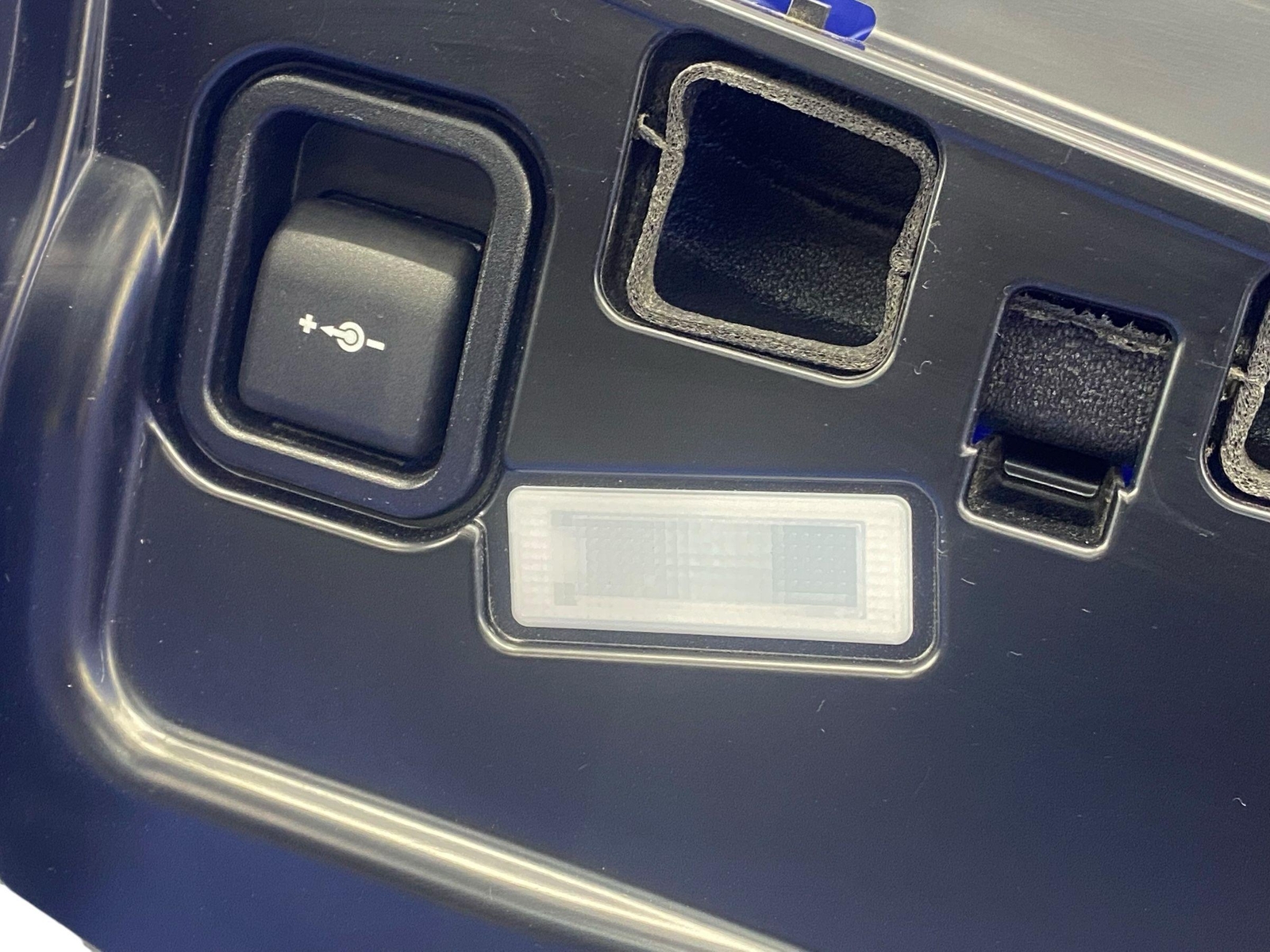 2009-2014 ROLLS ROYCE GHOST FRONT RIGHT DASHBOARD DASH FOOTWELL TRIM COVER PANEL