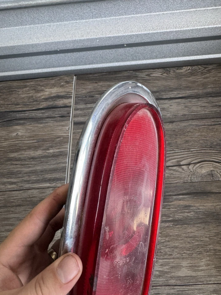 1959 Pontiac Catalina Tail Light Assembly OEM 59 Guide R2-59 - Image 4 of 4