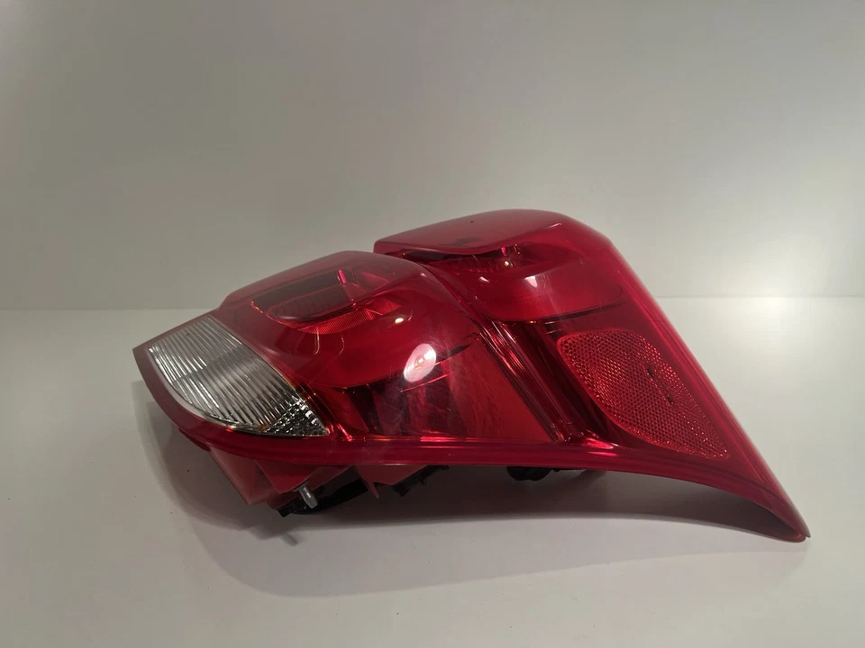 Luz trasera para pasajero derecho Chevy Trax 2017-2022 OEM/0019 Foto 2 de 4