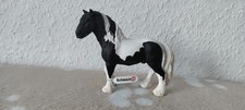 Schleich 13791 Tinker Hengst Mit Fähnchen Pferd Kaltblut Schwarz-Weiß