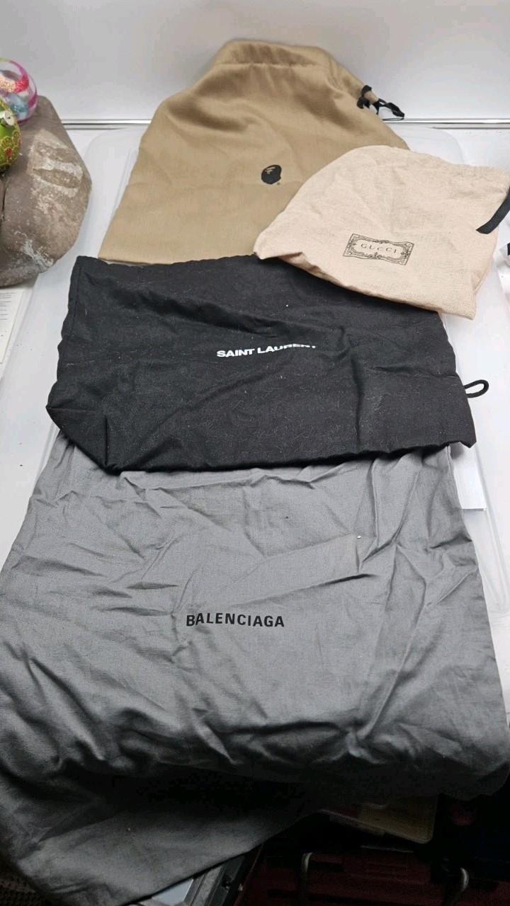 set 4 sacchetti antipolvere Balenciaga BAPE " UNA SCIMMIA DA BAGNO " SAINT LAURENT Gucci