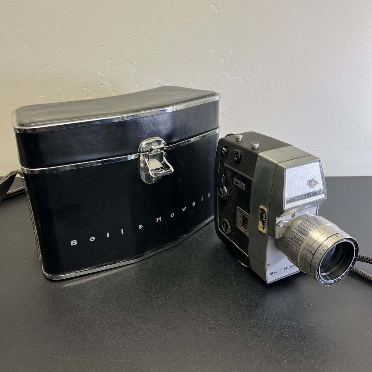 Bell & Howell 8mm Magazine Zoomatic Lense Video Camera with Bell & Howell 8mm Magazine Zoomatic Lense Video Camera with