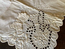 SMALL EMBROIDERY HANDKERCHIEF - BUTTERFLY - WOOD