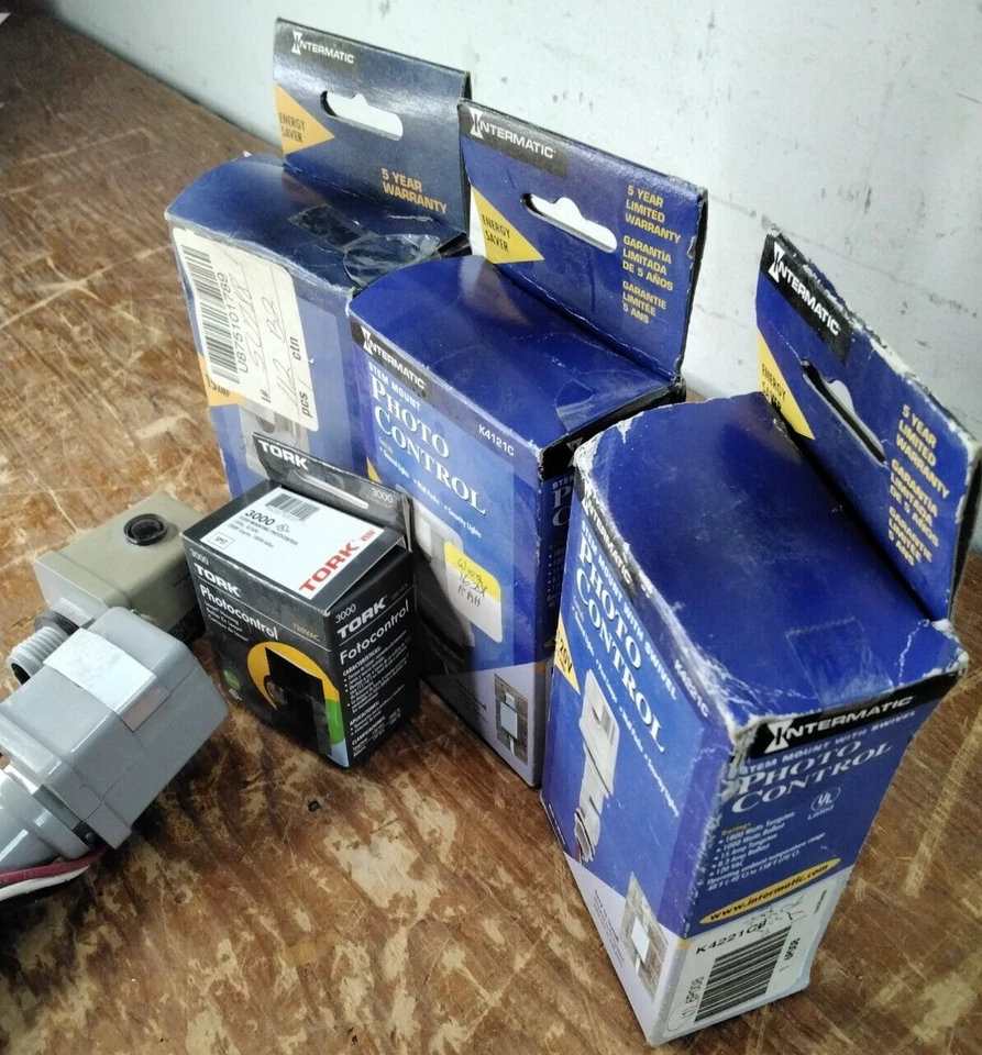 Lot of 9 Vintage Intermatic Photo Controllers and Parts. Mixed Condition w/ Box - Image 4 of 4