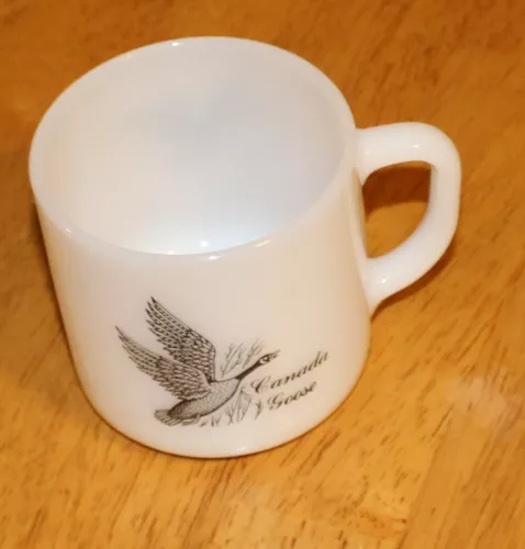 Federal Glass: SPORTSMAN - GAME BIRD "GROUSE/CANADA GOOSE" Milk Glass Mug Feg30