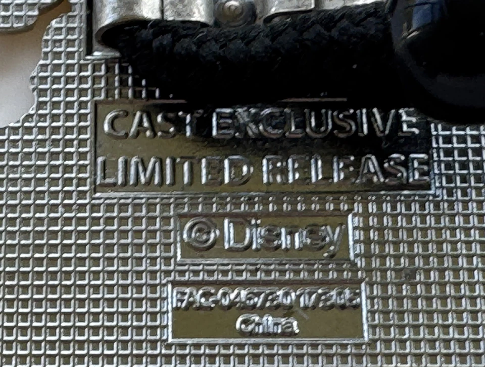 DISNEY FROZEN OLAF ÁRBOL DE NAVIDAD FUNDIDO EXCLUSIVO LANZAMIENTO LIMITADO CORDÓN BOLO Foto 4 de 4