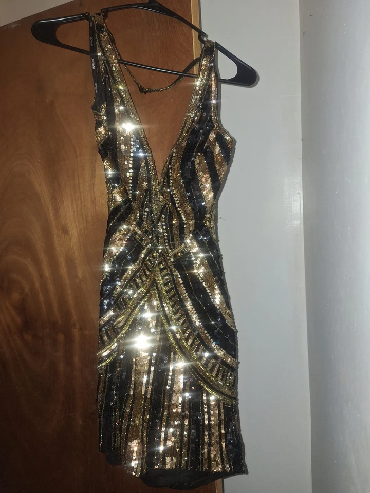 Vestido de coquetel lantejoulas gola V sem mangas Homecoming Jovani tamanho 6 - Imagem 2 de 4