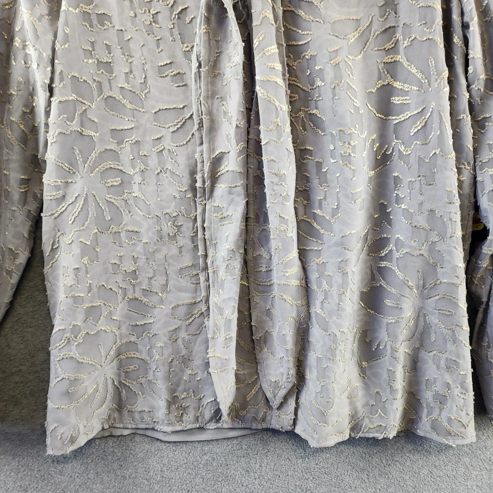 Blusa para mujer Donna Karan New York metálica floral con cuello atado M Arctic Frost Foto 3 de 4