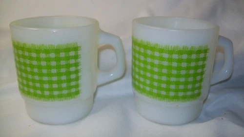 2 VINTAGE ANCHOR HOCKING FIRE KING MILK GLASS GREEN GINGHAM STACKING MUGS