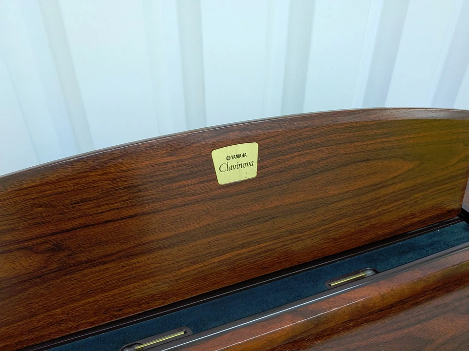 YAMAHA CLAVINOVA CVP-307 DIGITAL PIANO ARRANGER IN MAHOGANY STOCK #26399, photo 4 of 5