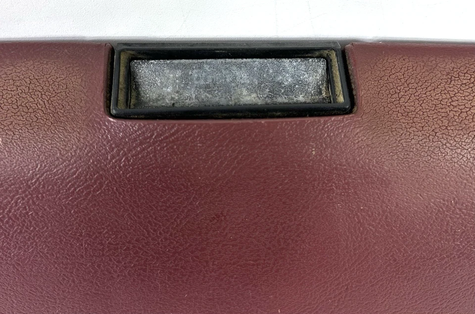 Chevy GMC C1500 C2500 1988-1994 Silverado Sierra granate guantera puerta OEM Foto 3 de 4