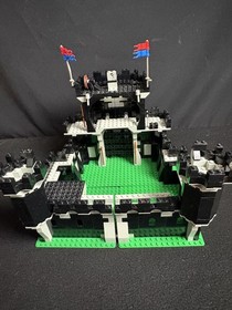 Lego 6085 Castle Black Knights Black Monarch's Castle Knights Knights Castle 1988 P2