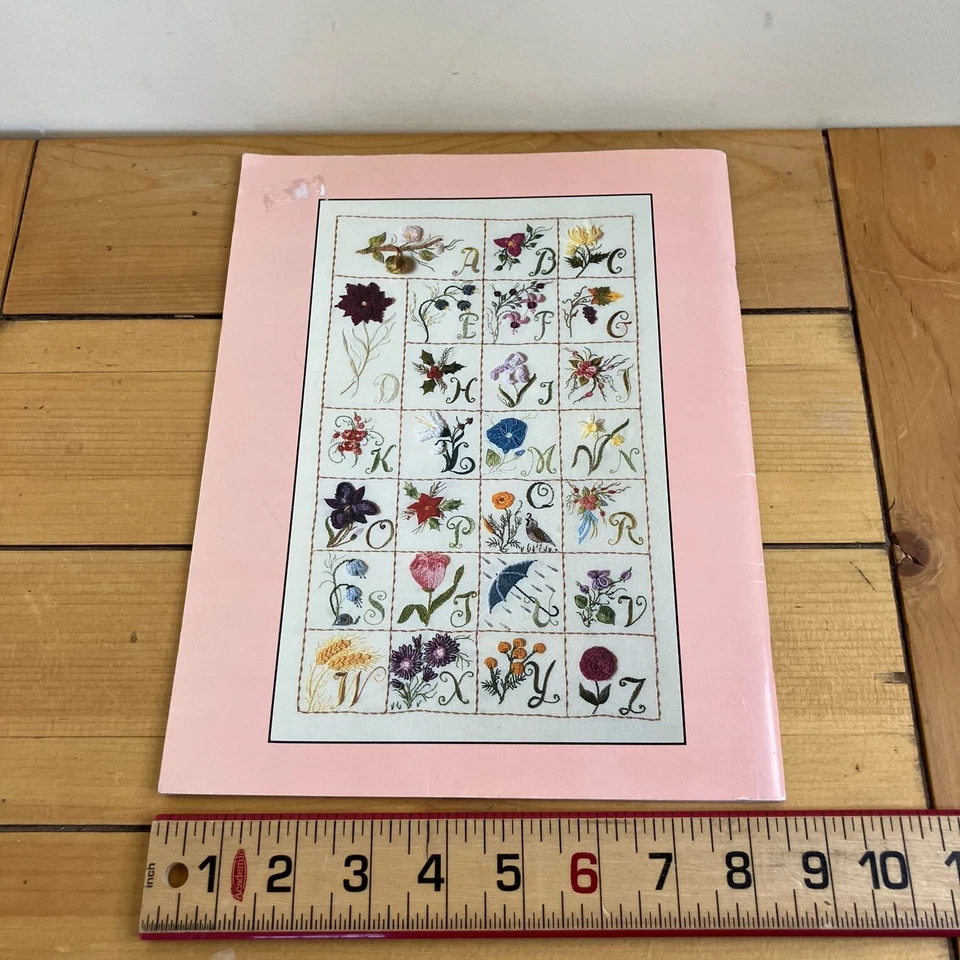 Brazilian Embroidery Book III Dimensional Flower Patterns Maria Freitas Vtg 1991 - Image 4 of 4