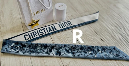 DIOR Foulard en Soie Mitzah pour Femme avec Etui et Sac en Papier Ruban Inclus