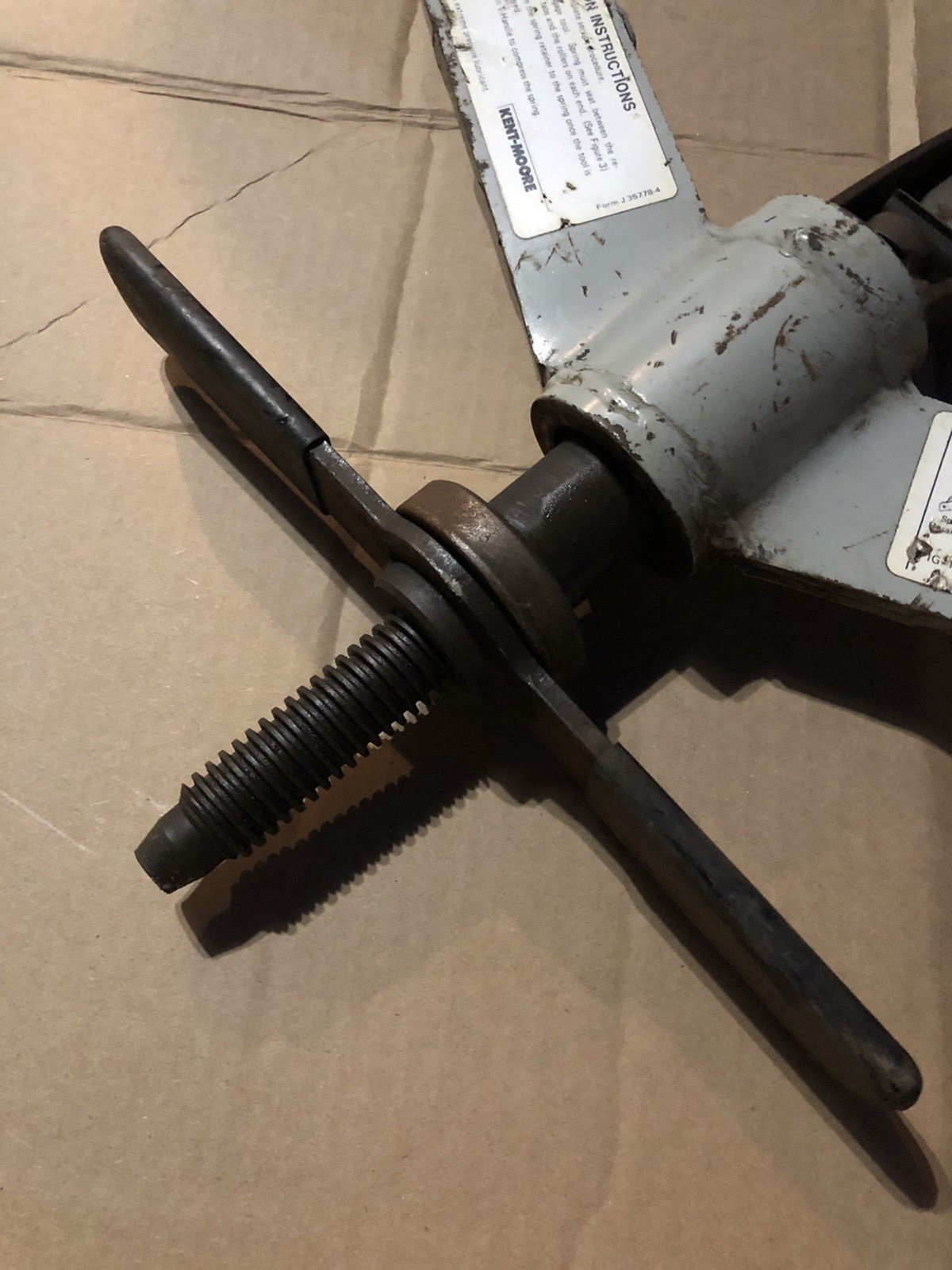 Kent-Moore J35778 | Rear Leaf Spring Compressor