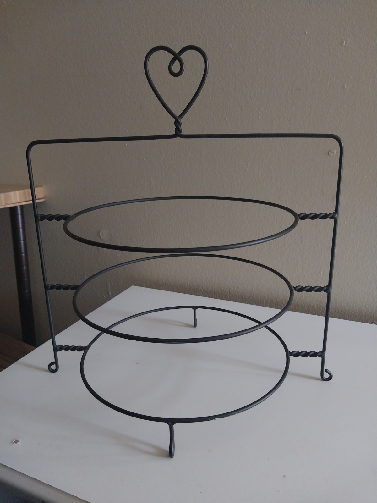 Metal 3 Tier Plate Holder Stand, Food Serving Rack 14" Tall with heart on top