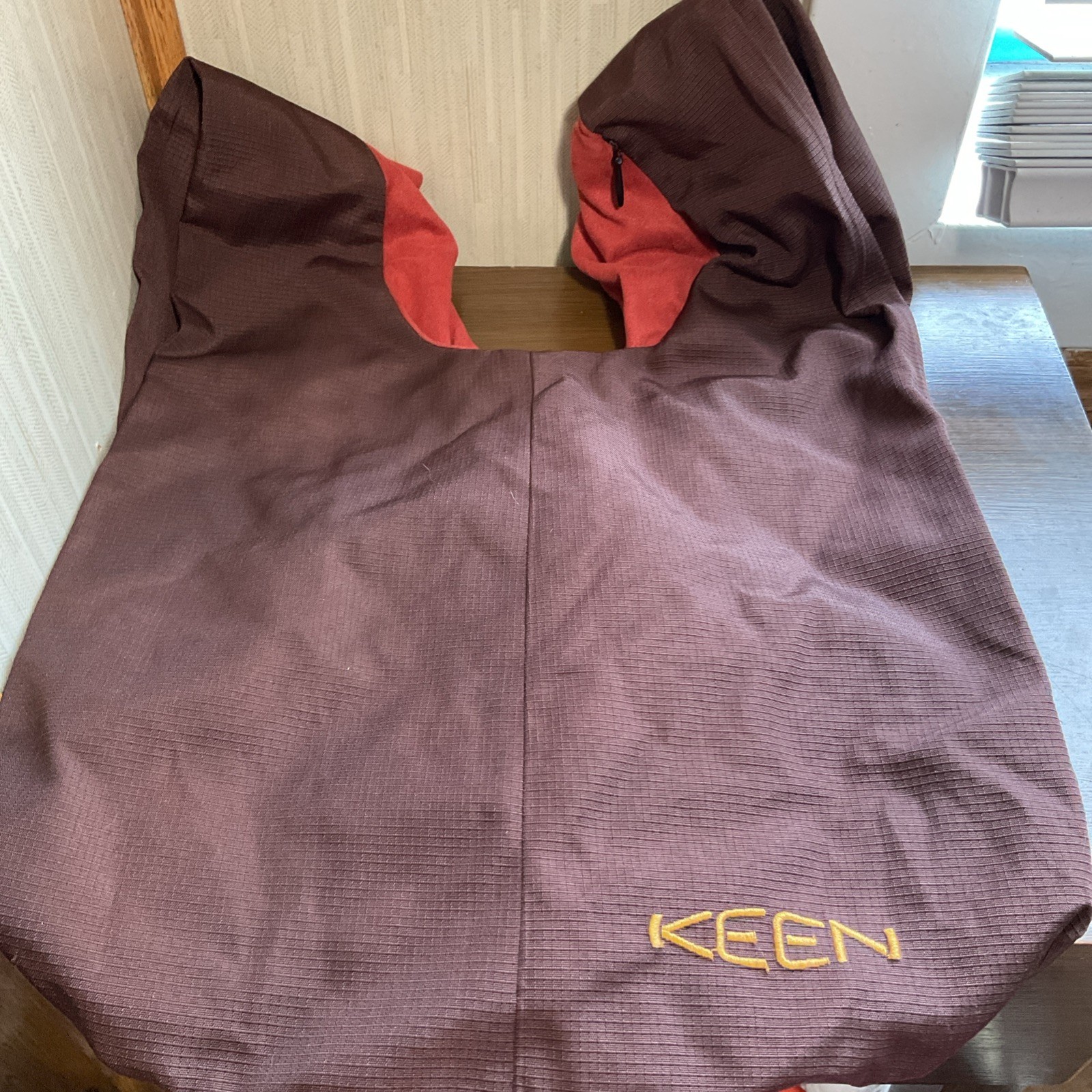 Keen Hybrid Transport Strap Tote Shoulder Bag Reversible brown/red burgundy