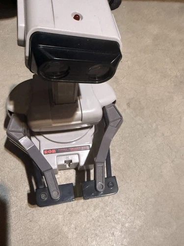 Nintendo R.O.B. Robotic Operating Buddy Vintage 1985. Untested