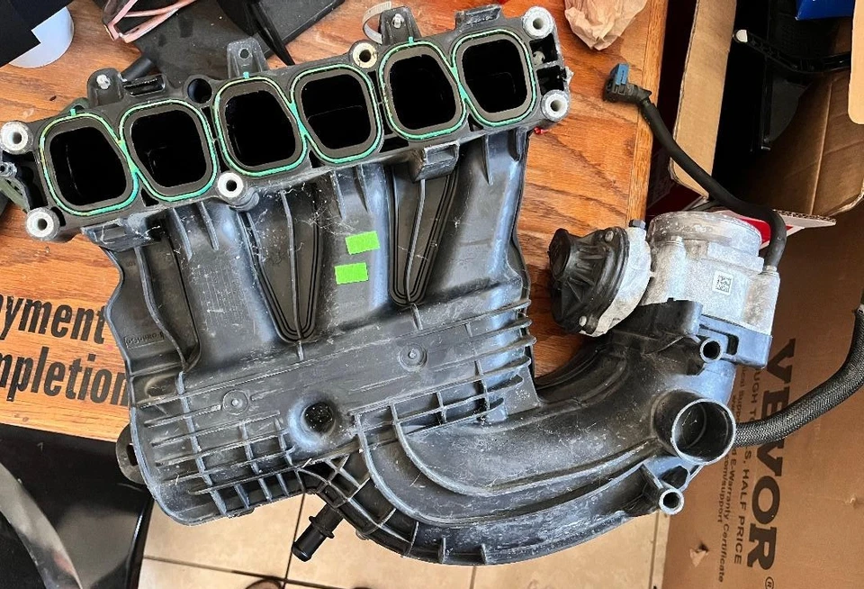 Colector de admisión superior del motor Mazda CX9 2009 2010 2011 2012 3,7 L con cuerpo de acelerador Foto 2 de 3