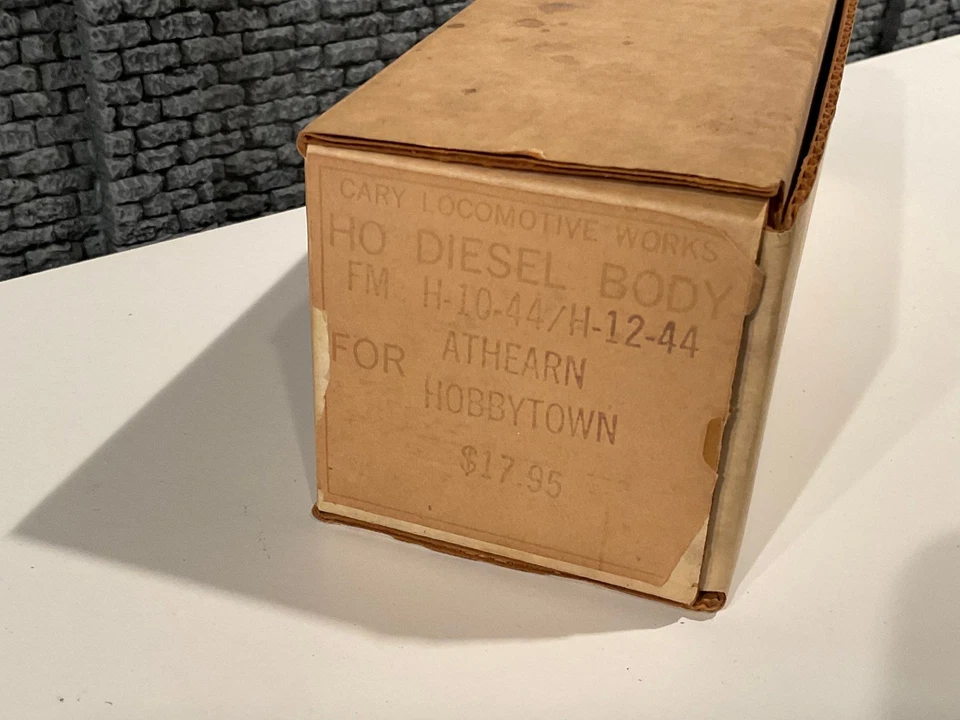 Carrocería diésel Cary Locomotive Works HO diecast FM H-10-44 / H12-44 para Hobbytown Foto 2 de 4
