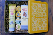 Burt's Bees Classics Set, 6 Products in Giftable Tin - Foot Cream, Hand Cream, 4