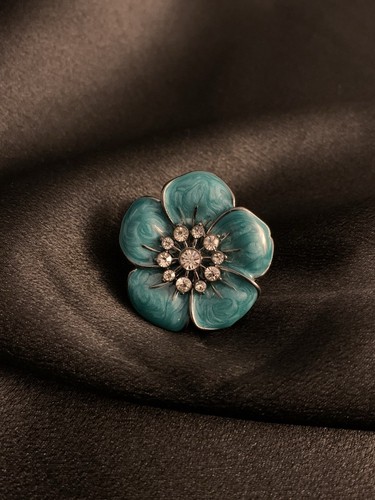 Women’s Teal Enamel Flower Rhinestones Elastic Stretch Band Metal Statement Ring - Picture 4 of 5